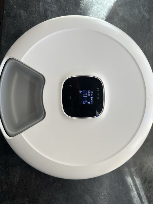 Продам годівницю для тварин Petoneer NutriSpin 6