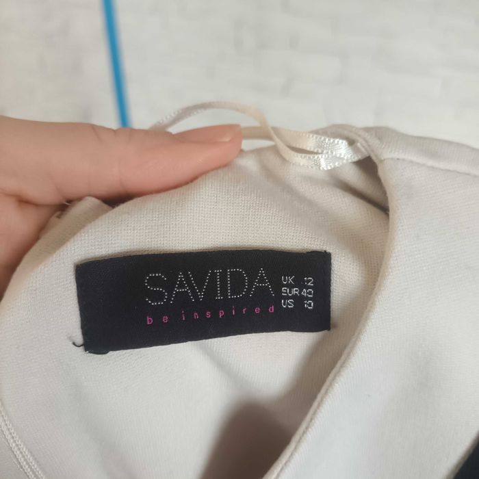 Sukienka princeska klasyczna biznesowa modelująca SAVIDA r. 40/L