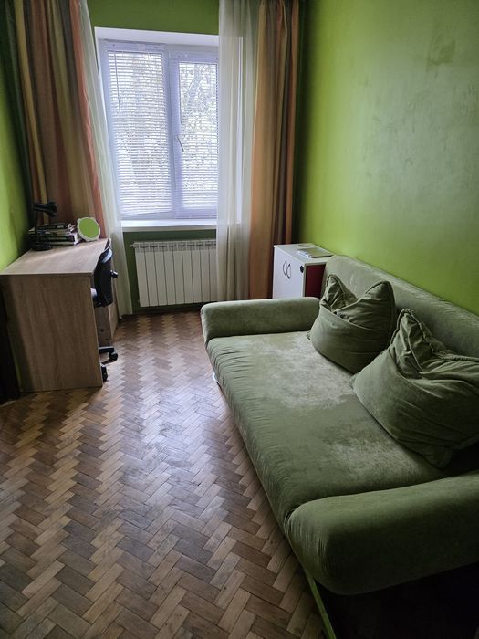 Продаж двокімнатної квартири, пр-т Леоніда Каденюка 9
