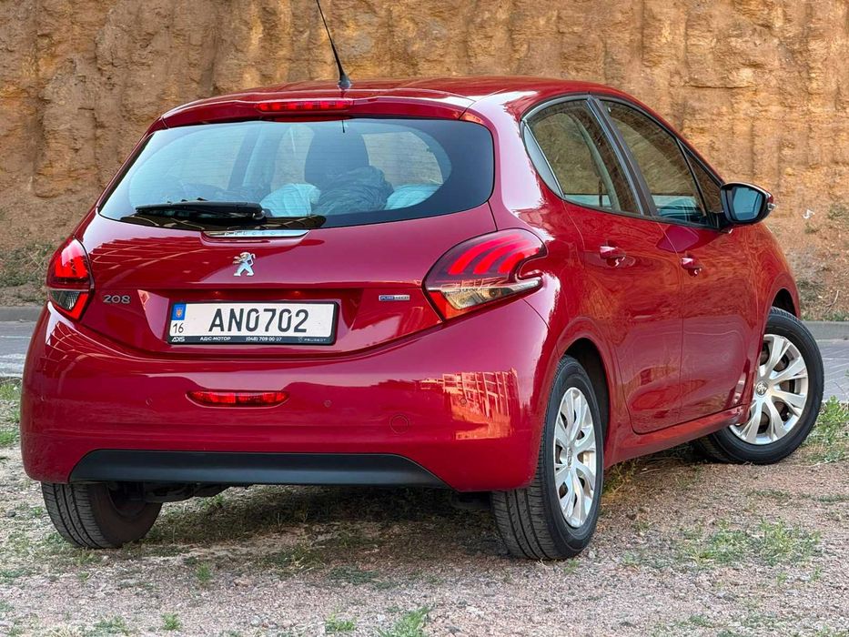 Peugeot 208 2017 1.2 бензин/автомат