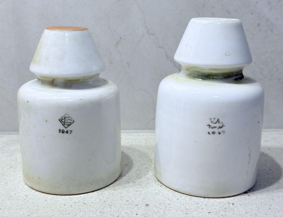 2 antigos isoladores eletricos  de 1947 em porcelana Vista Alegre e Candal - marcados