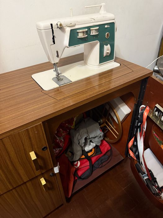 Máquina de Costura doméstica SINGER 746