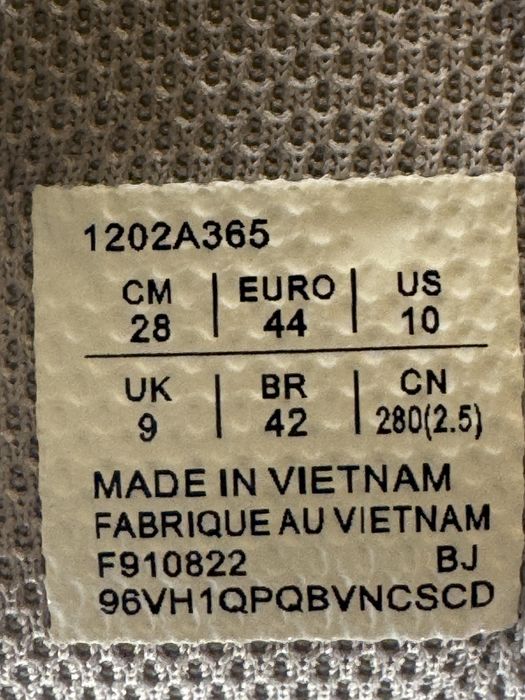 Кроссовки ASICS новые - 45,42,41 размеры есть в наличии