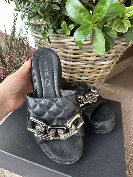 Klapki LASOCKI black r.38