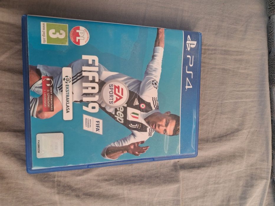 Fifa 19 bardzo fajna gra zdjęcie dodam potem informuje