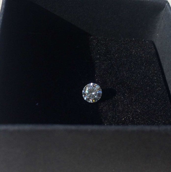 Diamante moissanite com certificado GRA