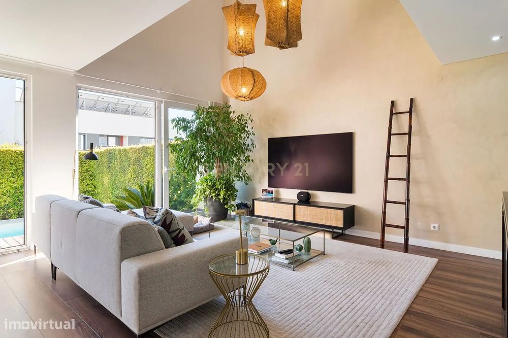 Moradia T3+1 Contemporânea com Piscina, Jardim e Garagem para 2 Carros