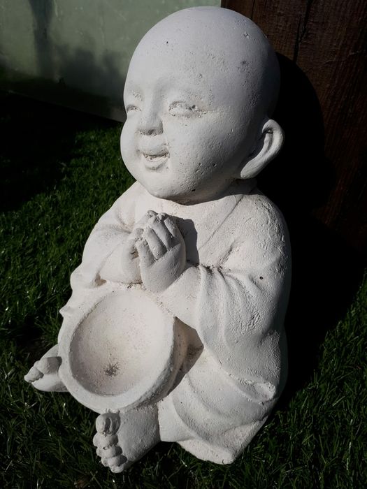 Vendo Buda de jardim.