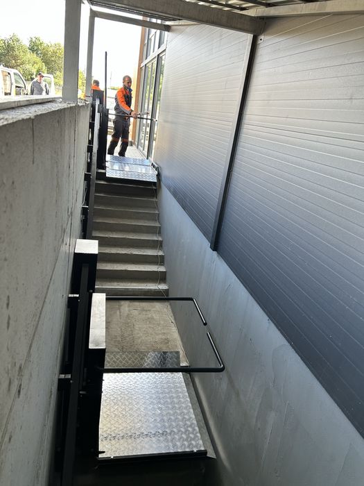 Похилий підйомник для маломобільних груп населення