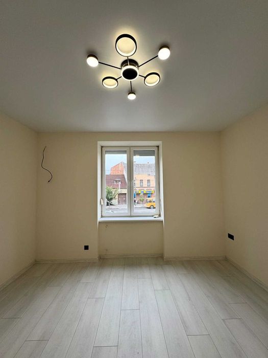 Продається 2-кімнатна з ремонтом