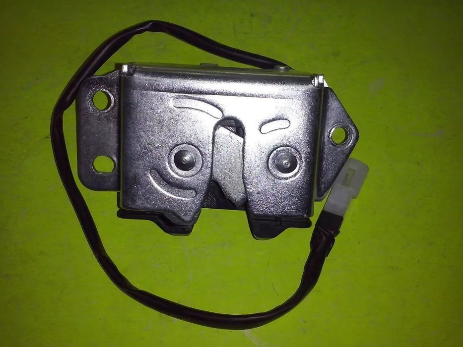Fechadura da tampa da mala Toyota Hiace anos de 1989 até 2005