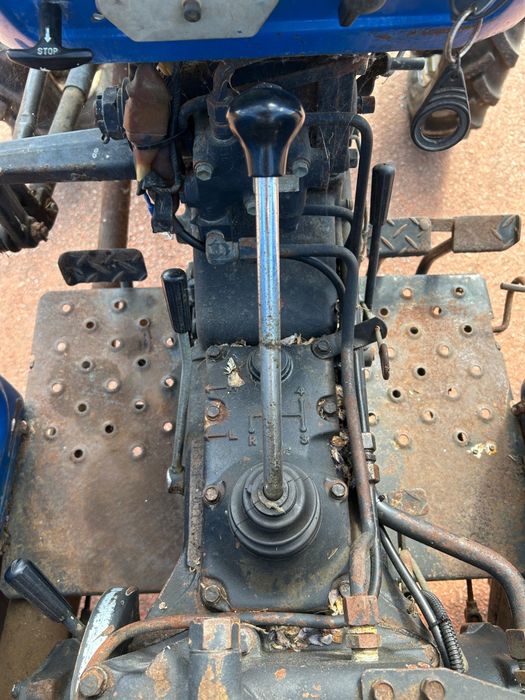 Trator Iseki com Frese Galucho