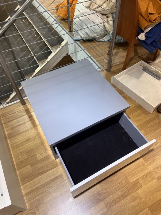 Conjunto aparador e mesa de cabeceira lacada