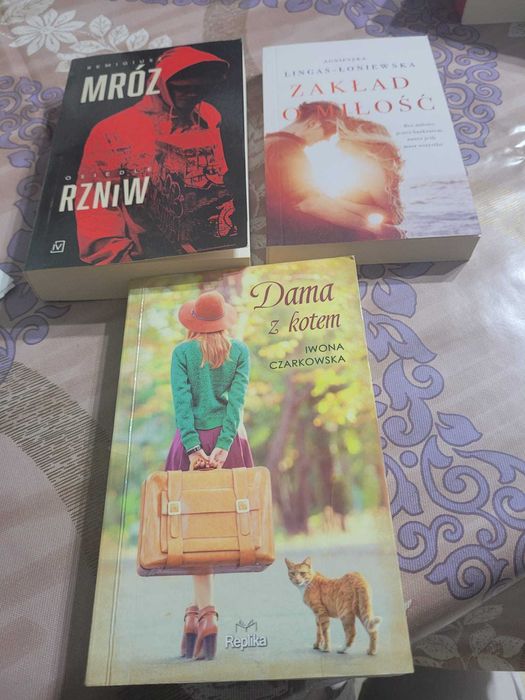 Sprzedam książki w wydaniu kieszonkowym / Remigiusz Mróz