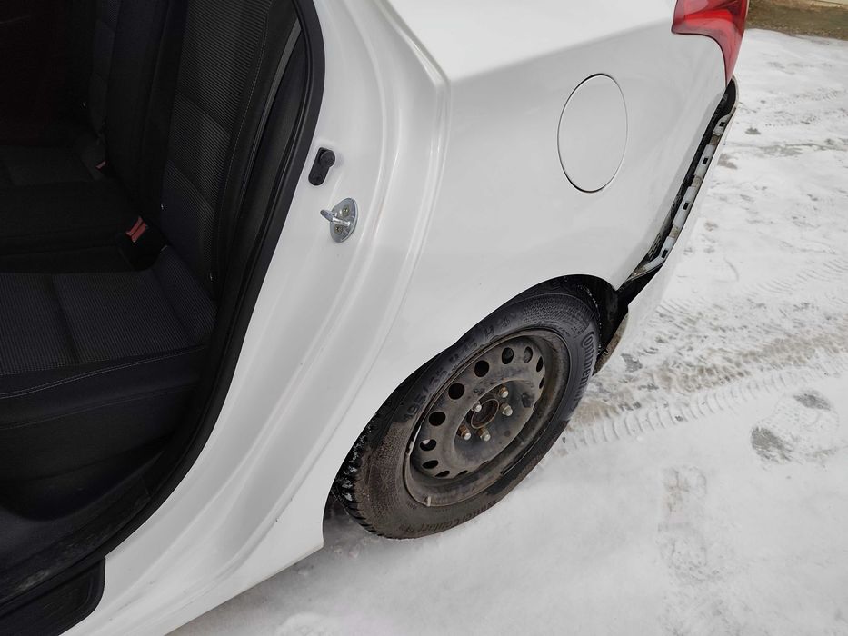 hyundai i30 combi- 9.2015- 1.6b-DOHC-88kw- 105000km-lekko uszkodzony-