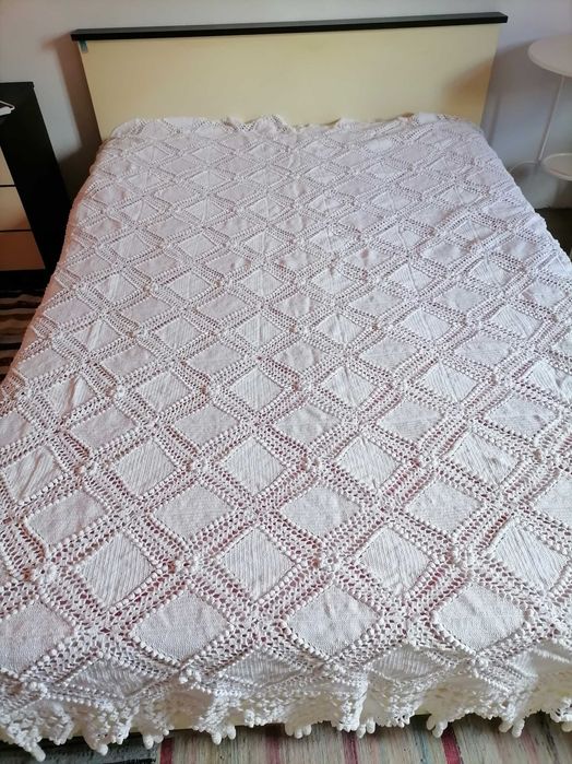 Colcha em renda feita à mão