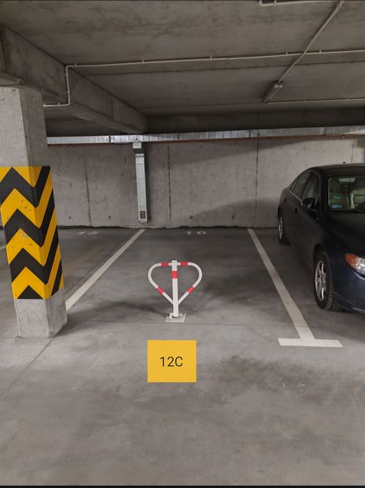 Miejsce parkingowe postojowe hala 12C,B,F  14E  ul. JASIELSKA