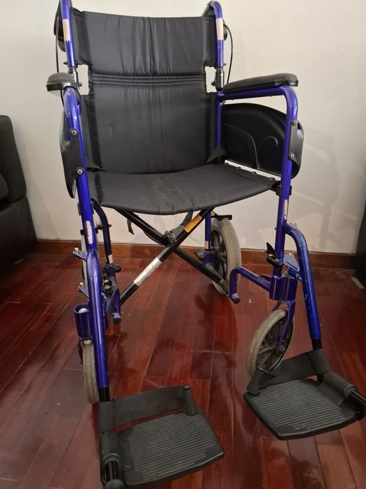 Cadeira de rodas usada
