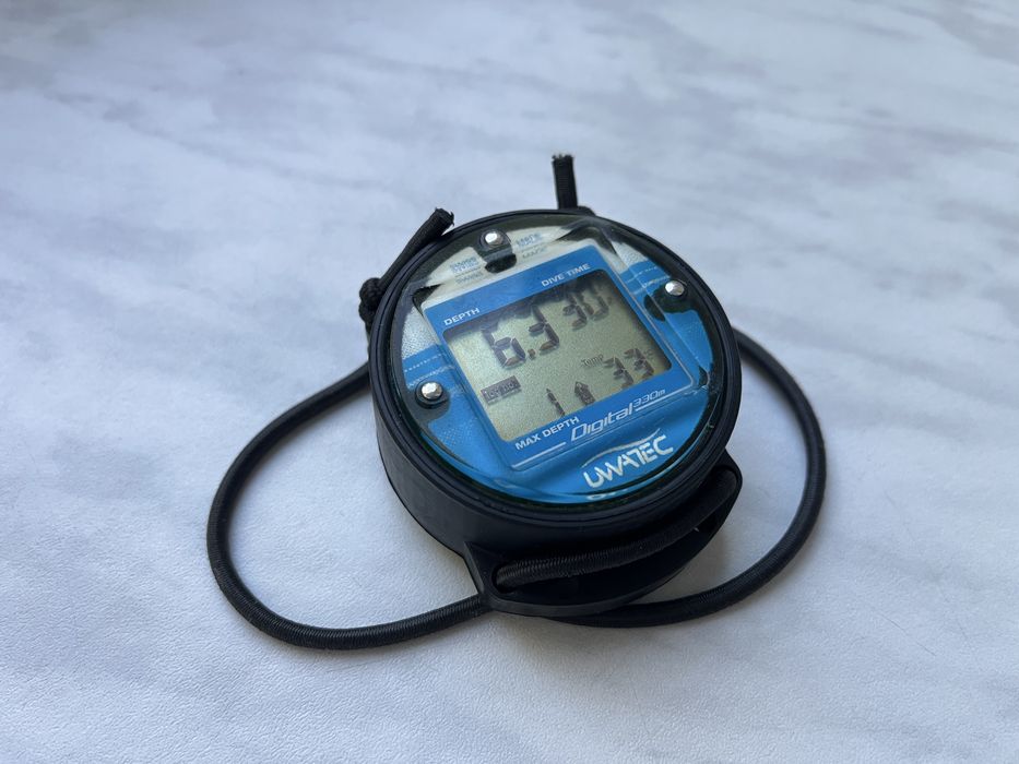 Uwatec digital 330m głębokościomierz nurkowy