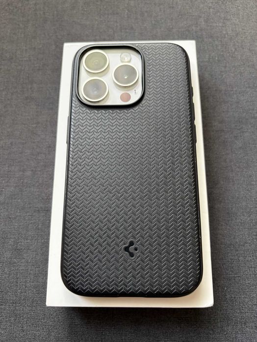 Apple iPhone 15 Pro 128GB Tytan Biały | Stan bardzo dobry | Oryginalny | Etui Spigen MagSafe