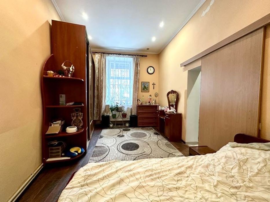 Продається 2-кімн. квартира в центрі м. Стрий.