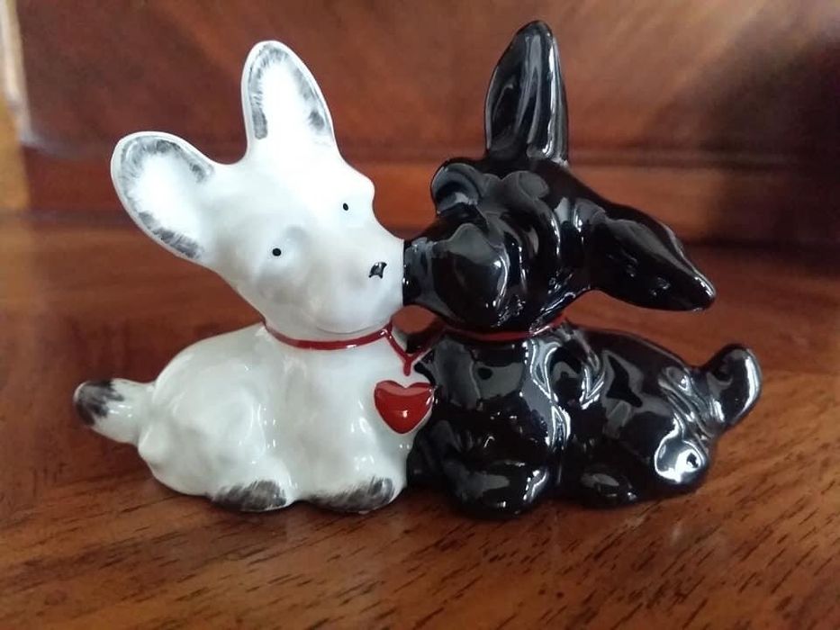 Casal de cães em porceana Electrocerâmica Candal