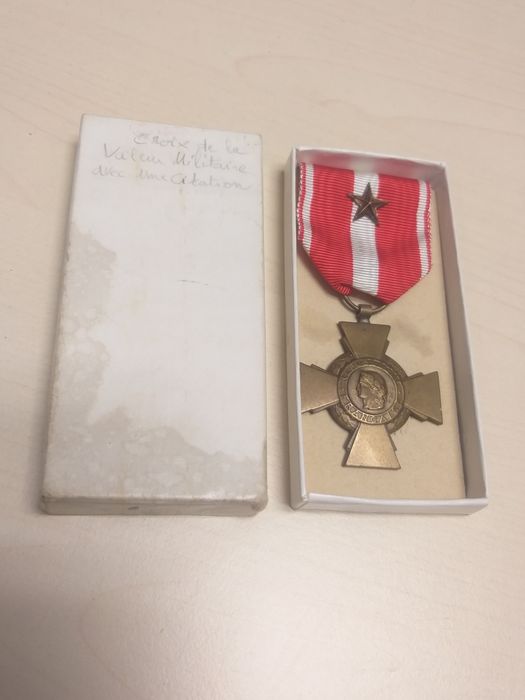 Wojskowy Krzyż Walecznych z gwiazdką
