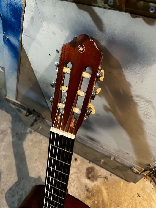 Sprzedam gitarę Yamaha w bardzo dobrym stanie.