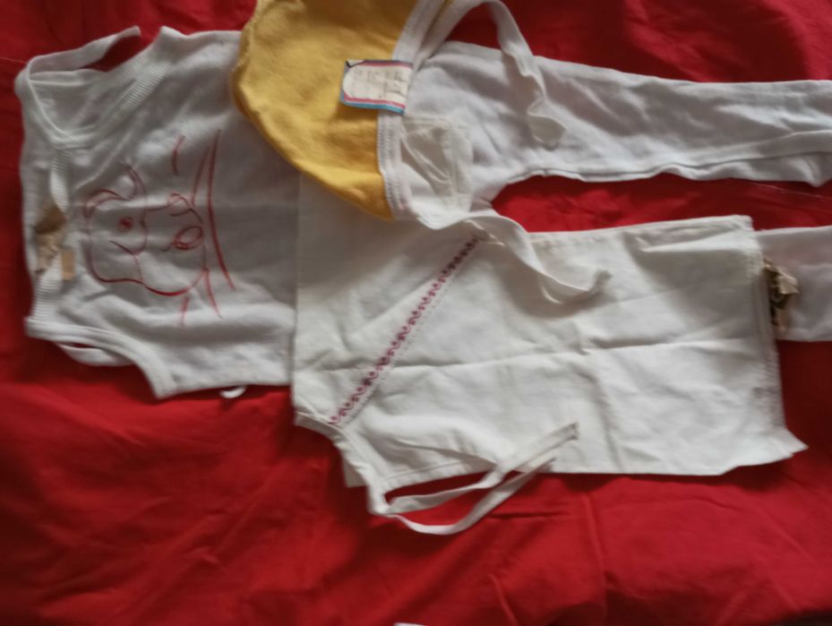 Ползунки ,распашонка,шапочка