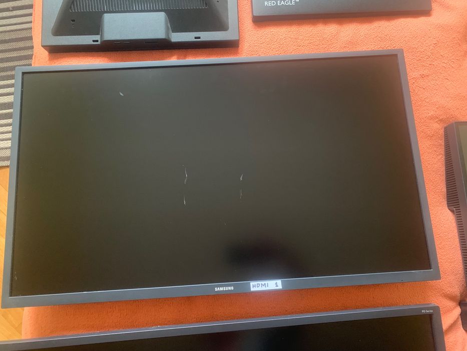 ZESTAW 5 monitorów plus uchwyty