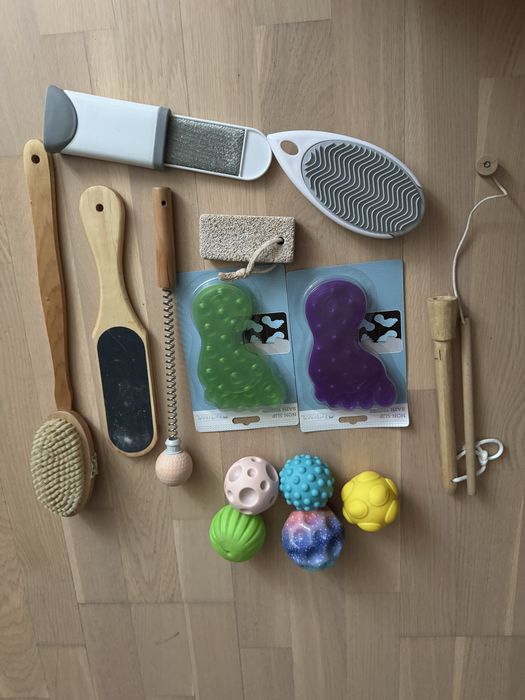 Лот щіток / масажер/ пилка/ пемза / щітки для одягу