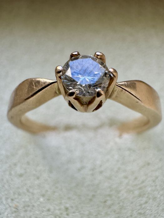 Pierścionek złoty z brylantem