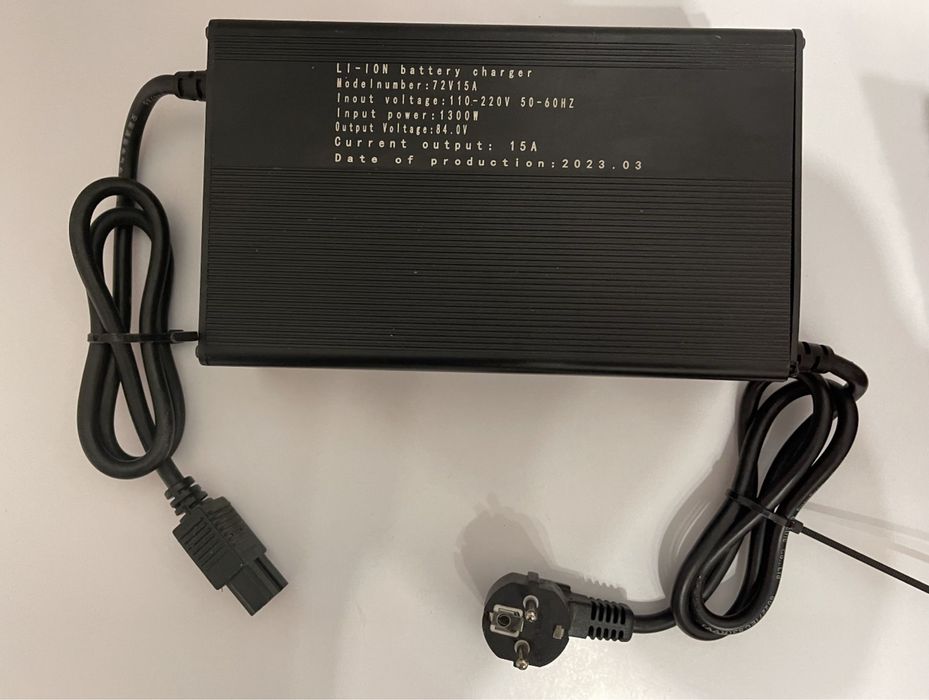Автоматичний зарядний пристрій для літій-іонних АКБ на 72v15A(20S)