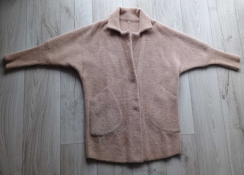 Płaszcz damski typu alpaka