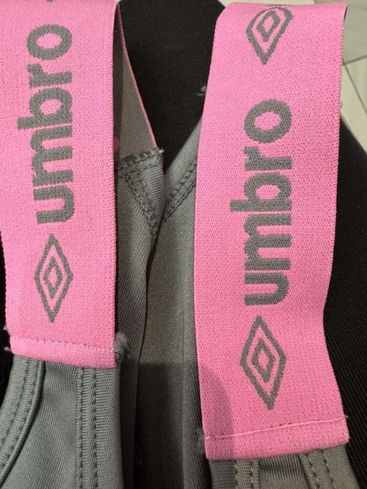 Спортивна майка Umbro сірого кольору з рожевим