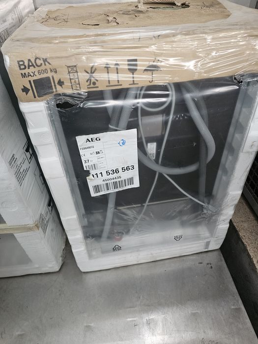 Máquina de lavar encastre AEG