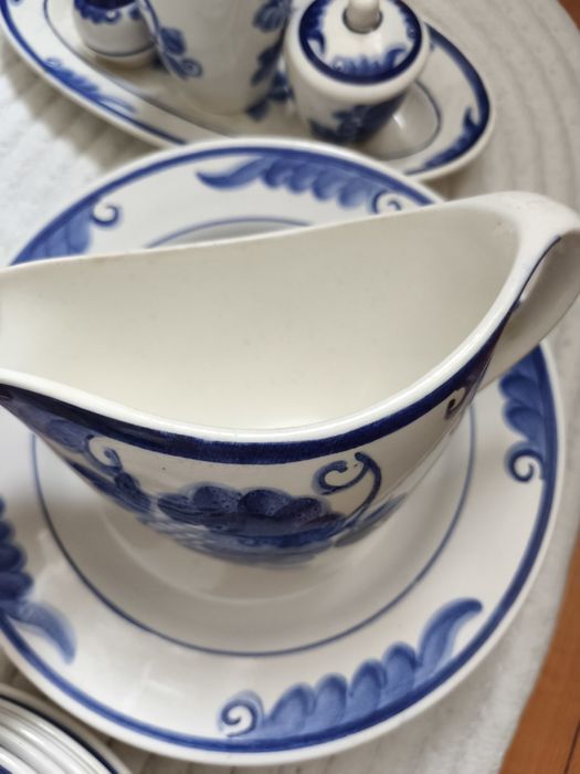 Набор посуды, Буды