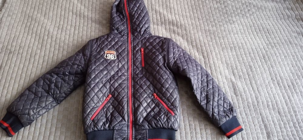 Демі курточка - трансформер.