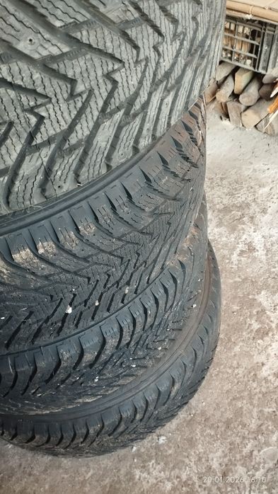 Шини зимові NORRSKEN 215/55 R17 Італійська наварка, майже нова.