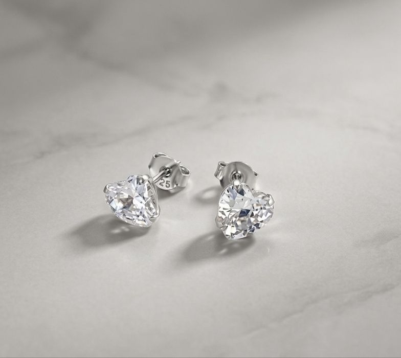 Kolczyki srebrne 925 rodowane serca cyrkonie 1,35 g połysk damskie