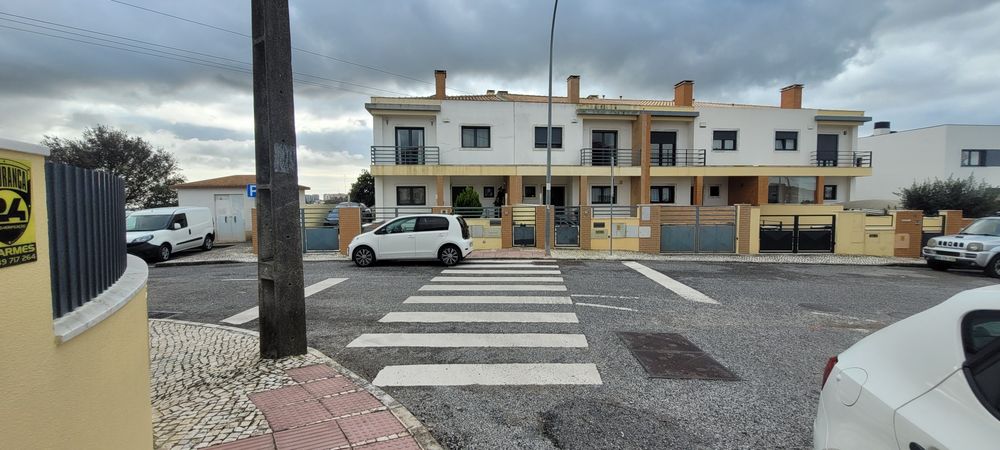 Moradia com 5 quartos em Agualva Cacem