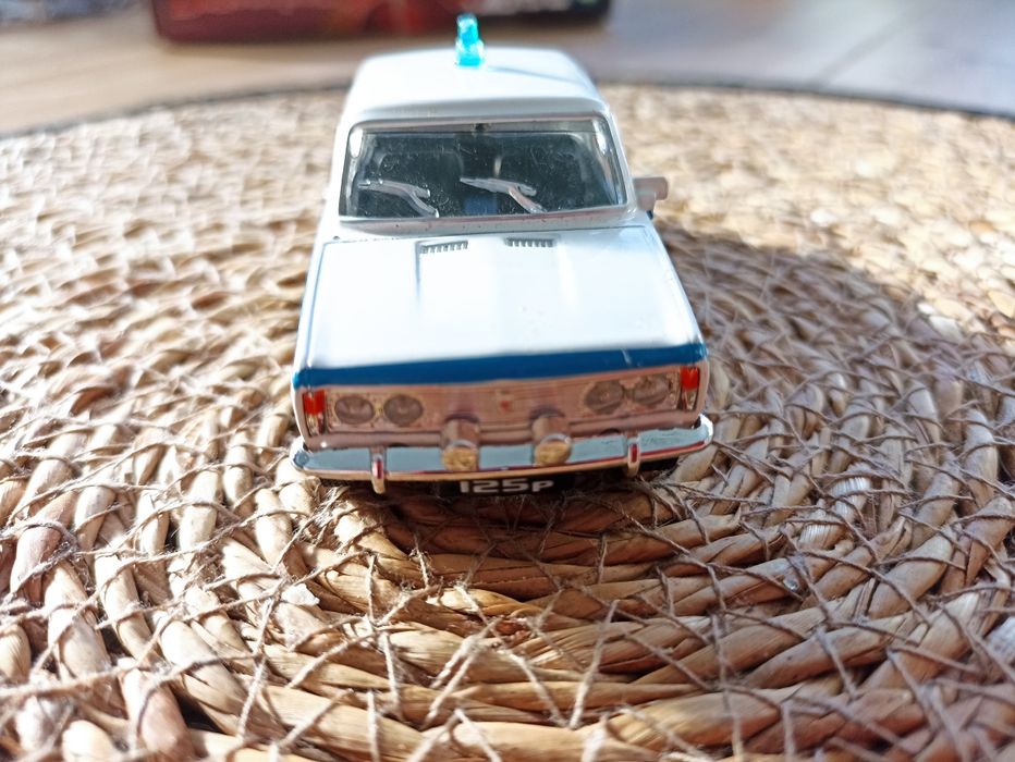 Model fiat 125 / FSO 1500 milicja obywatelska biała