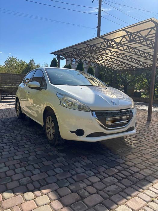 Машина Peugeot 208/пежо 208/2014рік