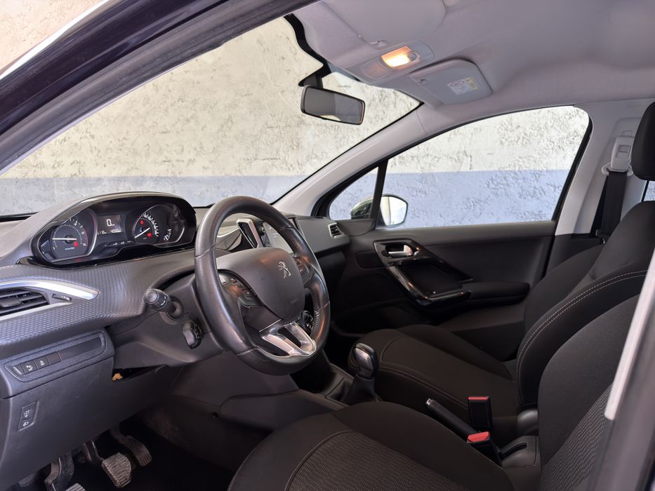 Peugeot 208 1.6 BlueHDi Style - Desde 129€ Mês