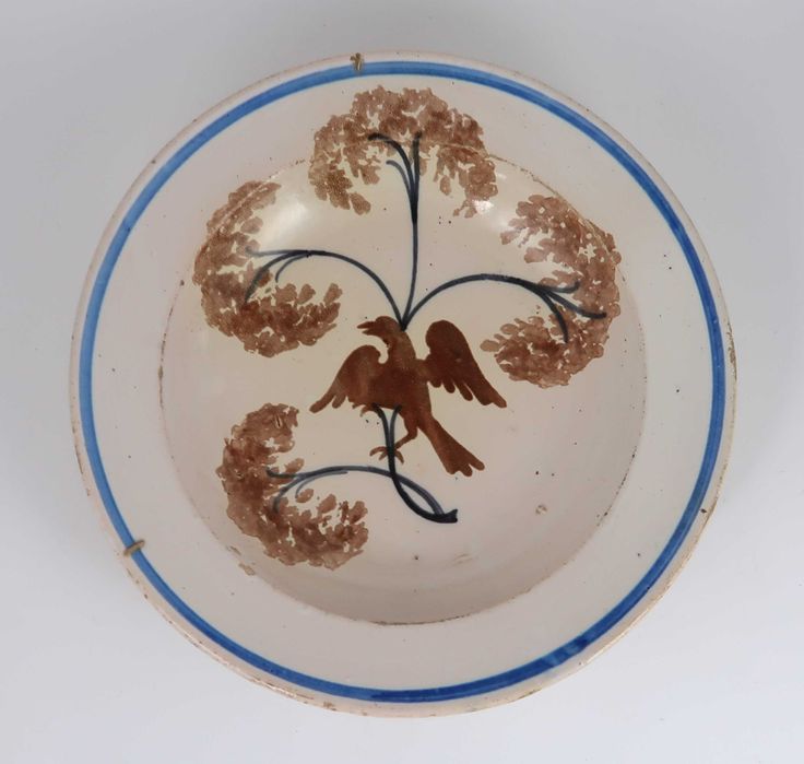 Prato faiança Portuguesa Séc. XIX. Pássaro em ramo