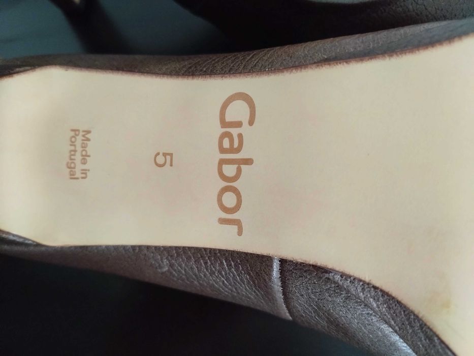 Sapatos salto alto castanhos, Gabor