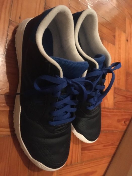 Sapatilhas azuis de Padel marca Artengo (tamanho 42)