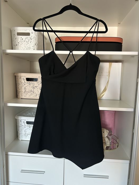 Стильна чорного кольору сукня Zara
