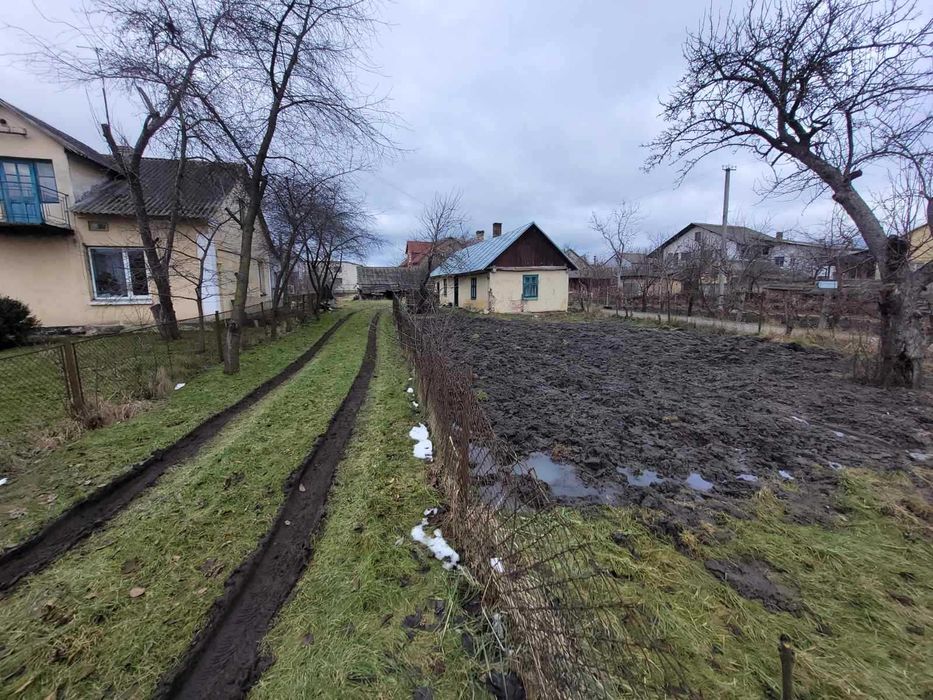 Дерев'яний будинок та земельна ділянка 14 сот. м. Кам'янка-Бузька