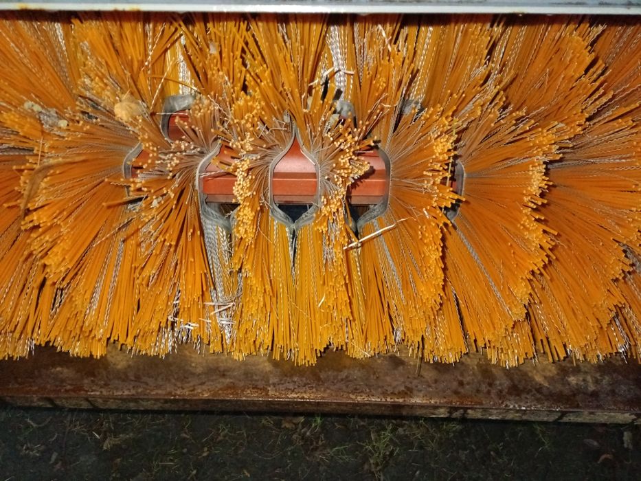 Zamiatarka szczotka do ładowarki napęd hydrauliczny i sterowa na boki